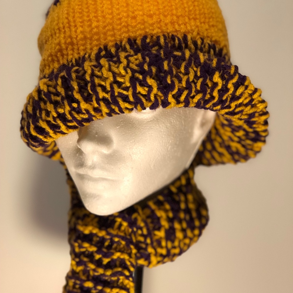 Slouchy hoodie scarf/hat